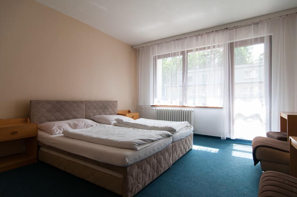 Hotel Radejov Knezdub Luaran gambar