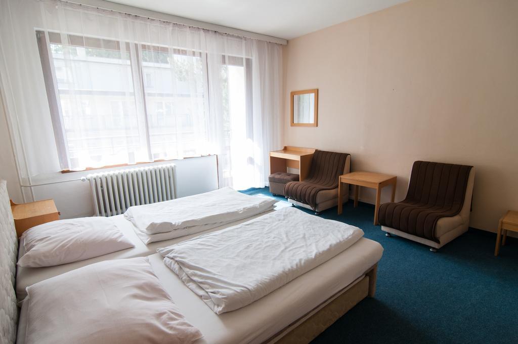 Hotel Radejov Knezdub Luaran gambar