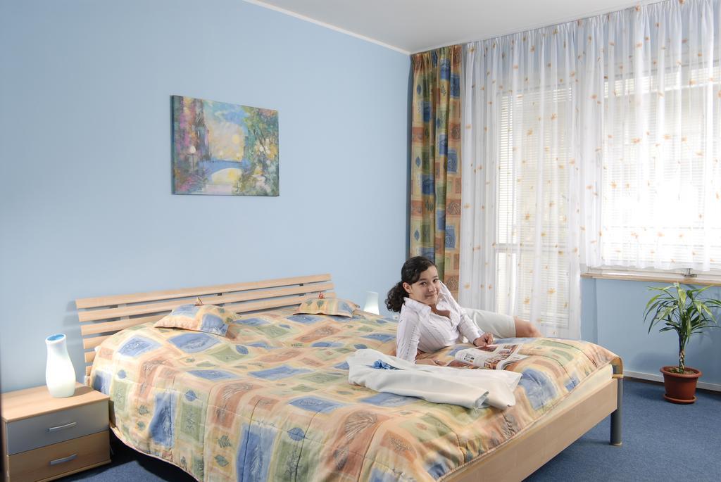 Hotel Radejov Knezdub Luaran gambar