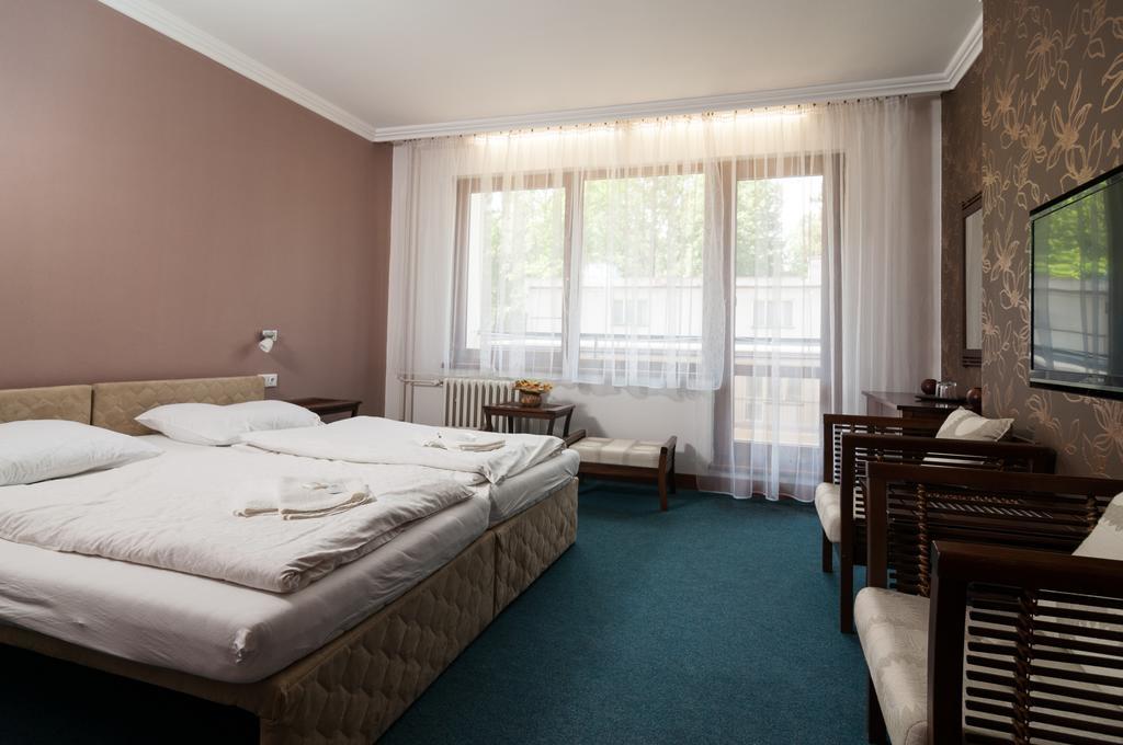 Hotel Radejov Knezdub Luaran gambar