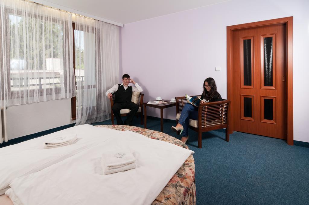 Hotel Radejov Knezdub Luaran gambar