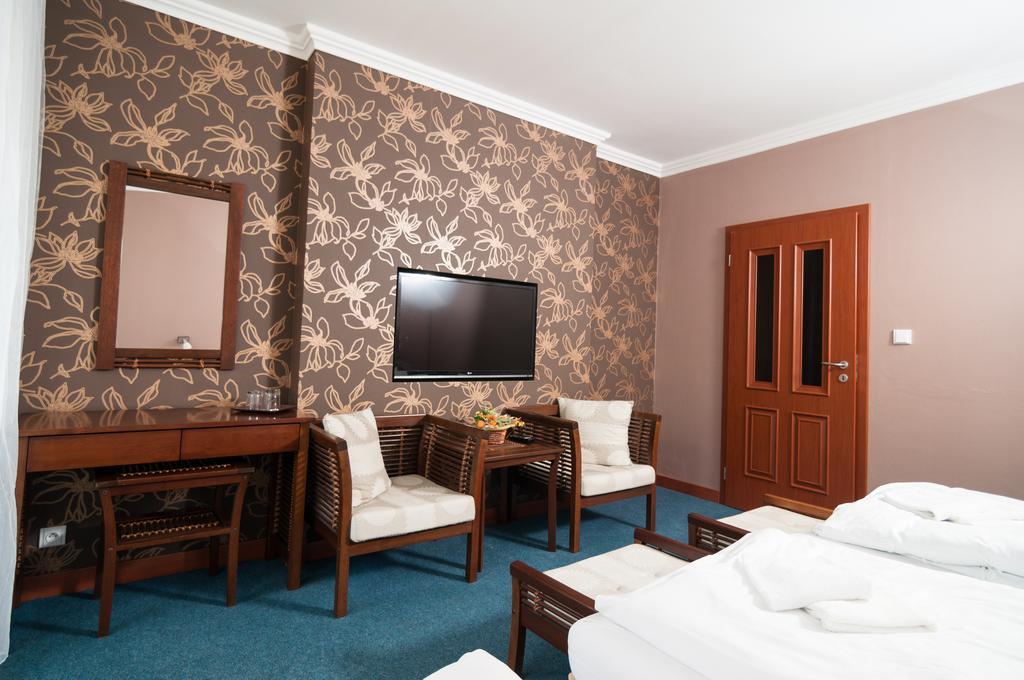 Hotel Radejov Knezdub Luaran gambar
