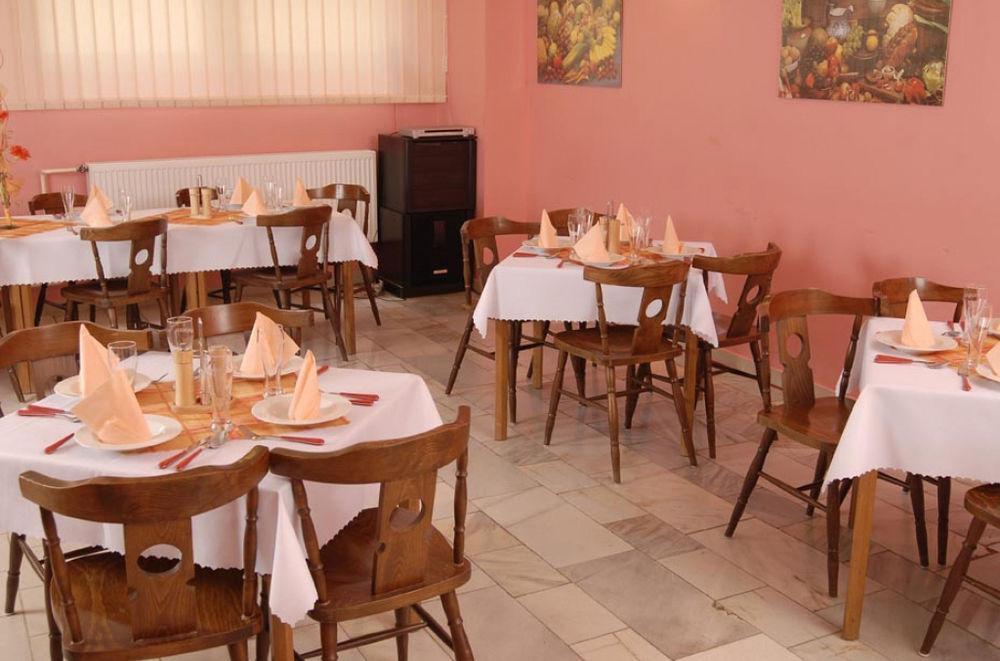 Hotel Radejov Knezdub Luaran gambar