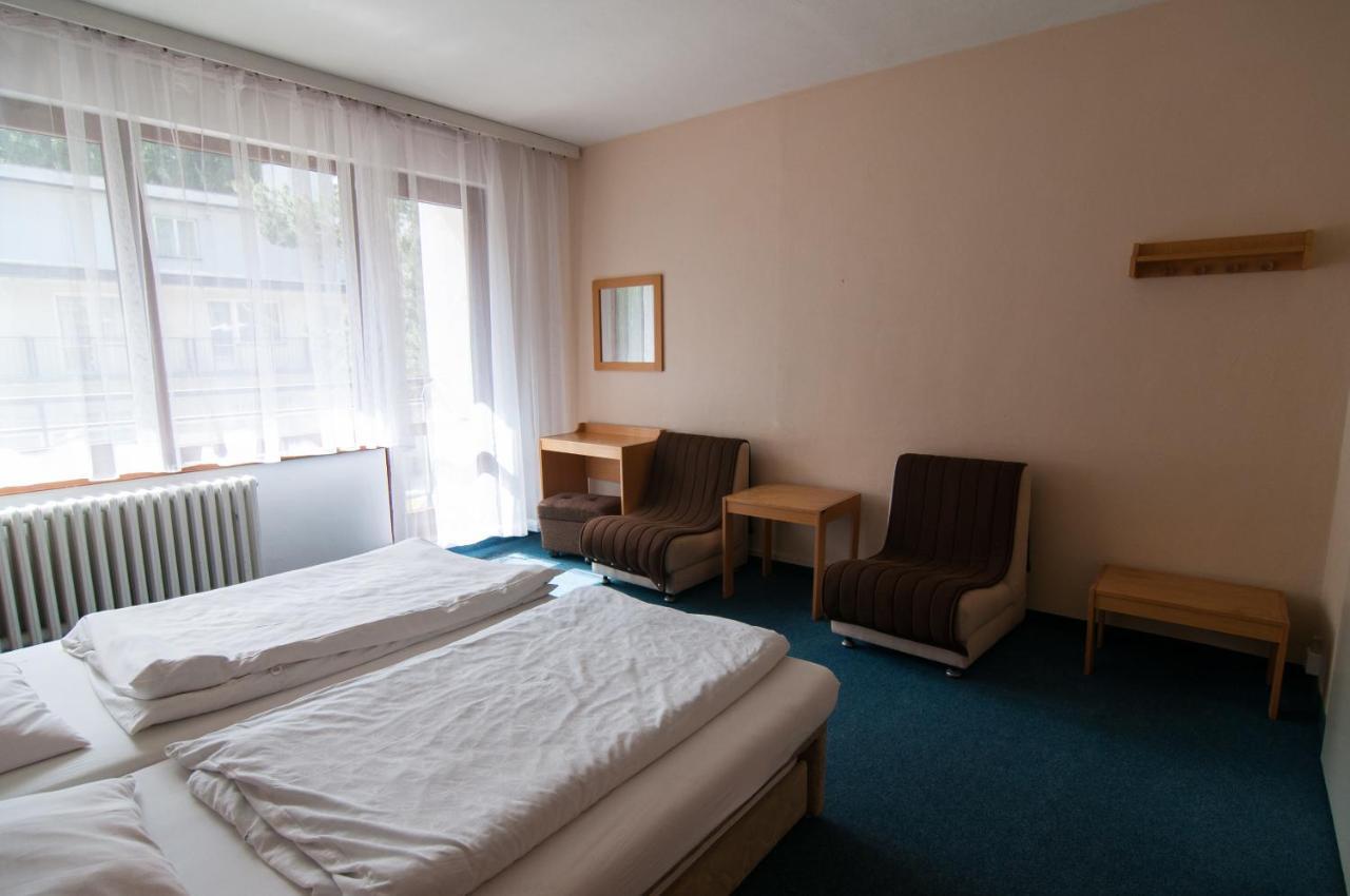Hotel Radejov Knezdub Luaran gambar