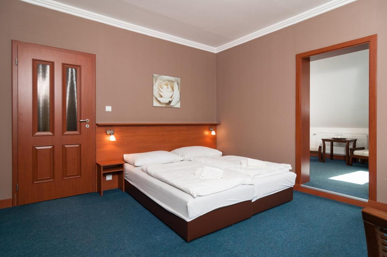 Hotel Radejov Knezdub Luaran gambar